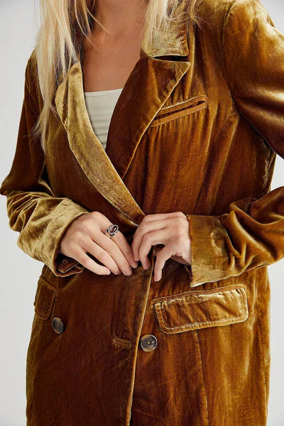 Chic Velvet Blazer with Long Sleeves and Button Closure